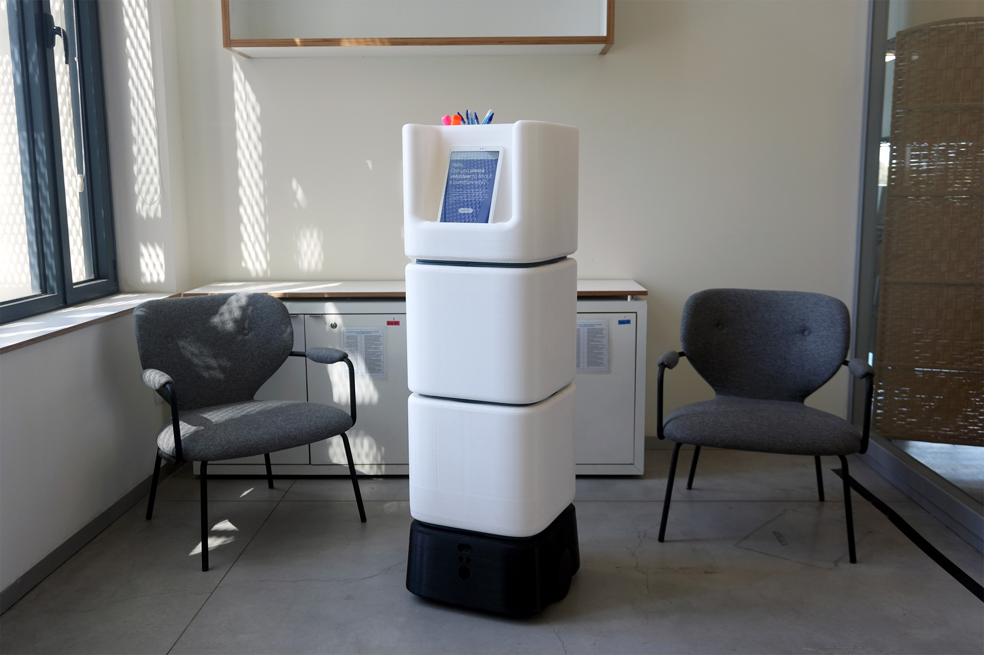 Experiment room setup with MORPHY robot and participant